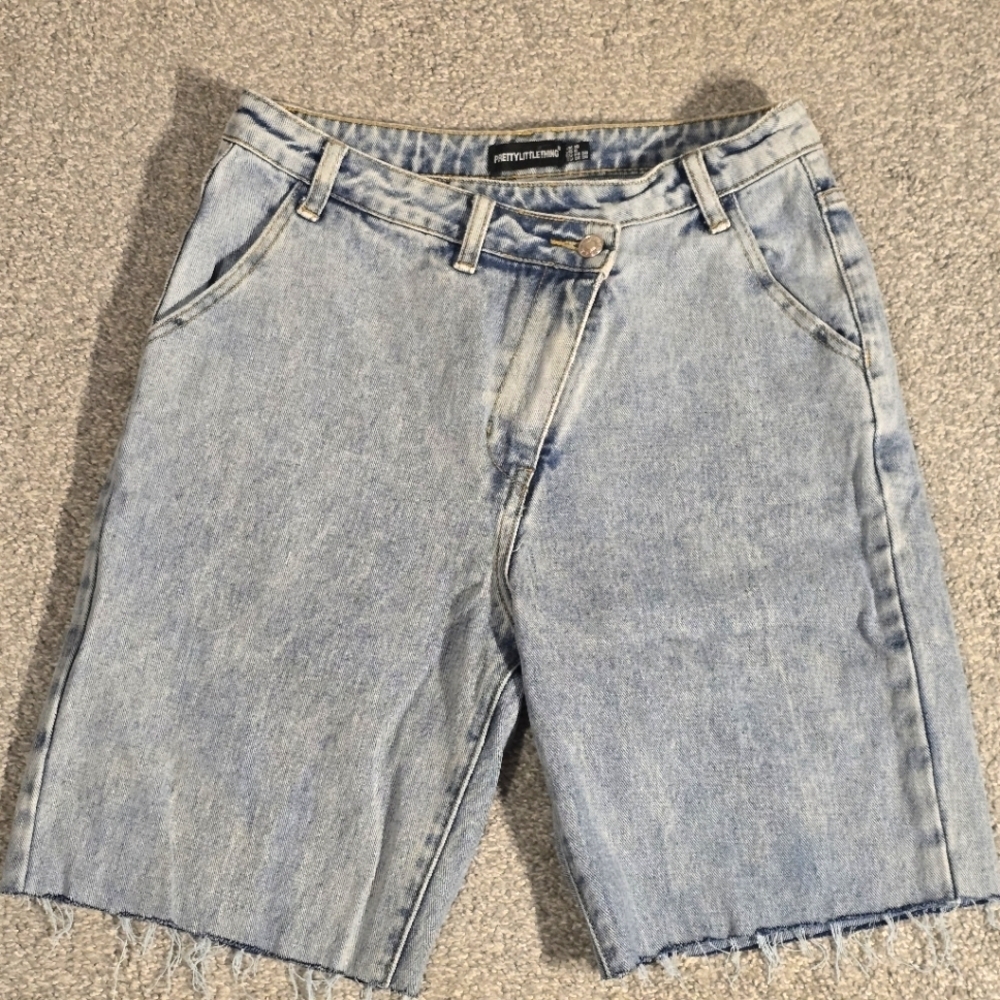 Pretty Little Thing Crossover Button Jeans Shorts Bermuda Thigh Length Size 6